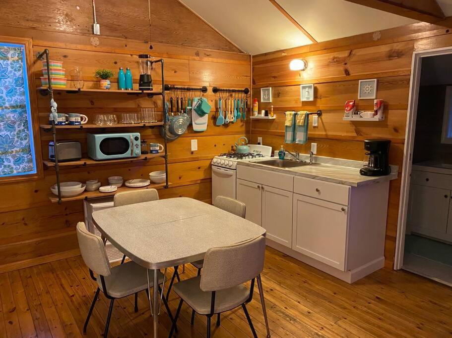 Big Blue Lake Cottages, Llc - Cottage #5 Holton المظهر الخارجي الصورة